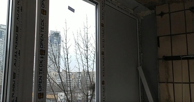 Переделка глухого окна